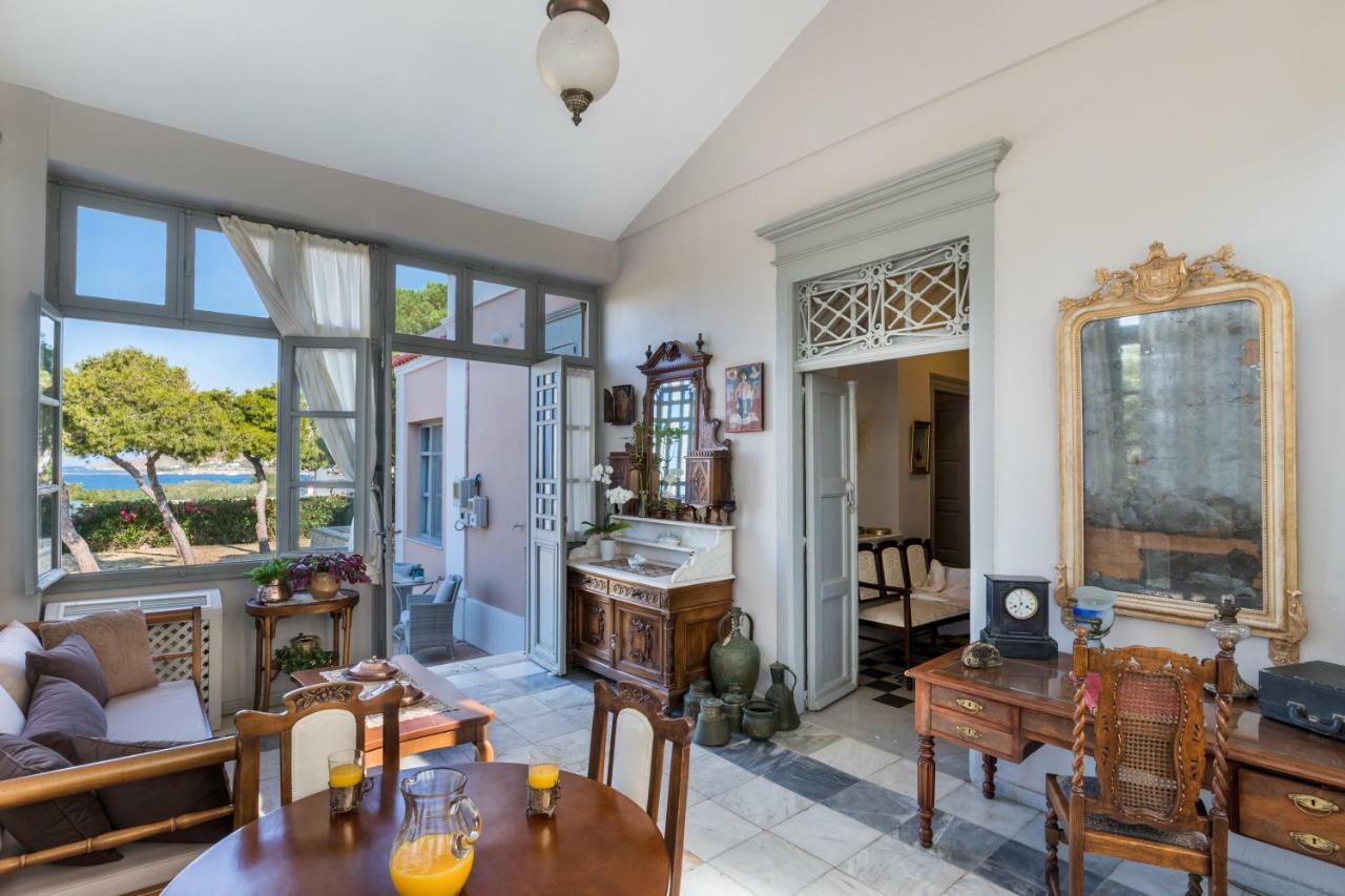 Dellagracia Mansion In Poseidonia Syros Villa Posidhonia  Bagian luar foto
