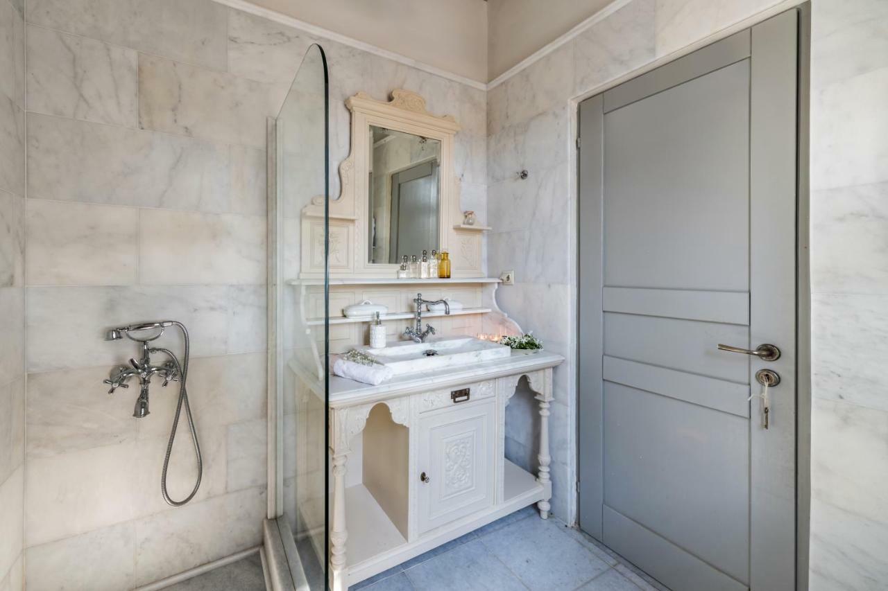 Dellagracia Mansion In Poseidonia Syros Villa Posidhonia  Bagian luar foto