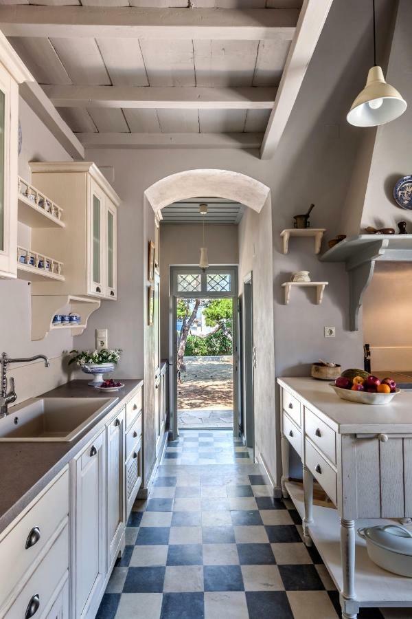 Dellagracia Mansion In Poseidonia Syros Villa Posidhonia  Bagian luar foto